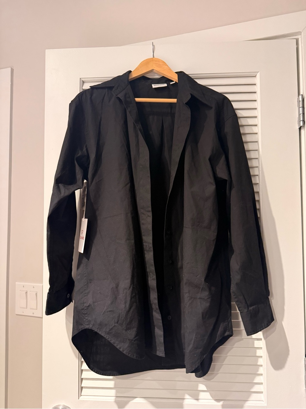 Aritzia Black Long-Sleeve Button-Up Blouse